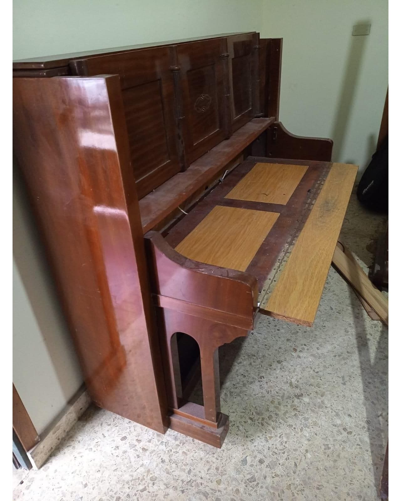 Escritorio (EX PIANO) SIN EL ARPA, esta en PB